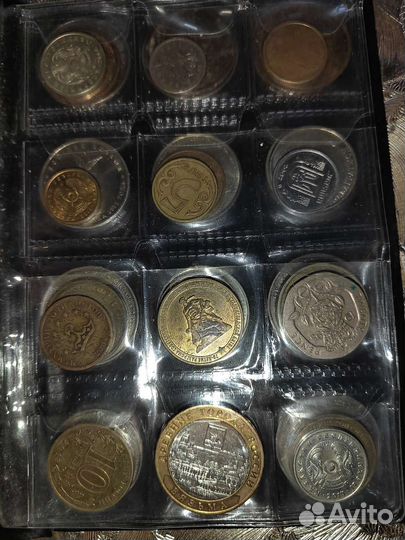 Альбом с монетами разных монет