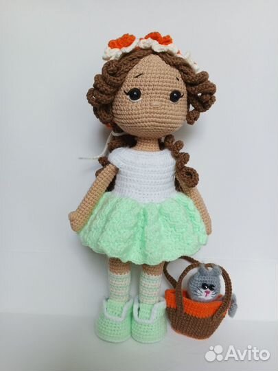 Вязаная кукла ручной работы