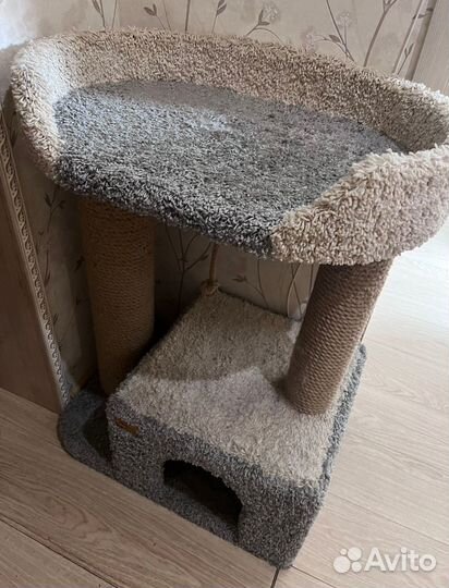 Кошачий домик с когтеточкой