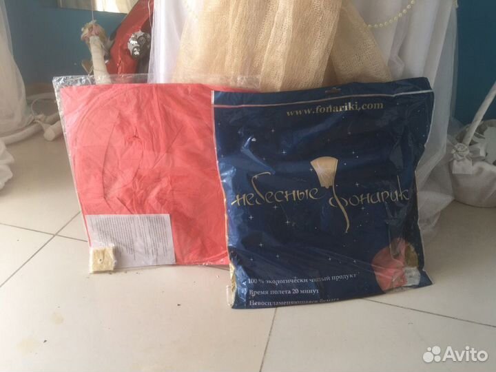 Небесные фонарики, фейерверки, цветной дым, шары