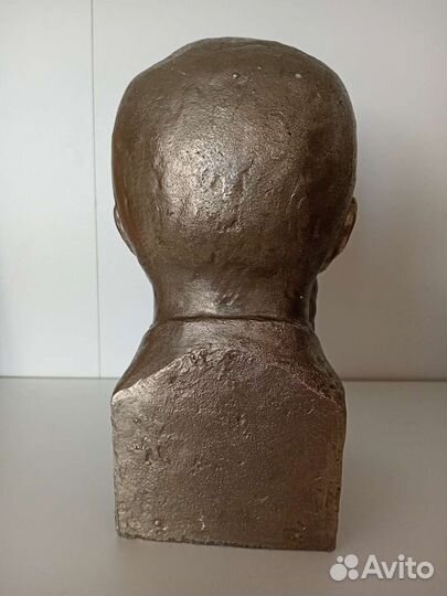 Бюст Достоевского