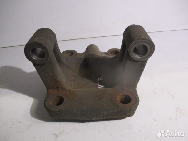 Кронштейн реактивной тяги Iveco 8164841