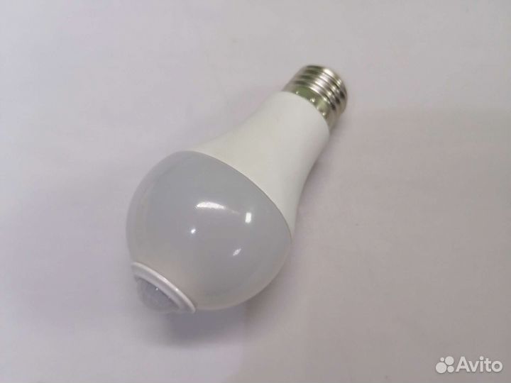 Лампа светодиодная с датчиком движения