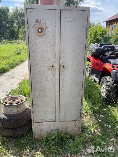 Ящик для одежды металлический