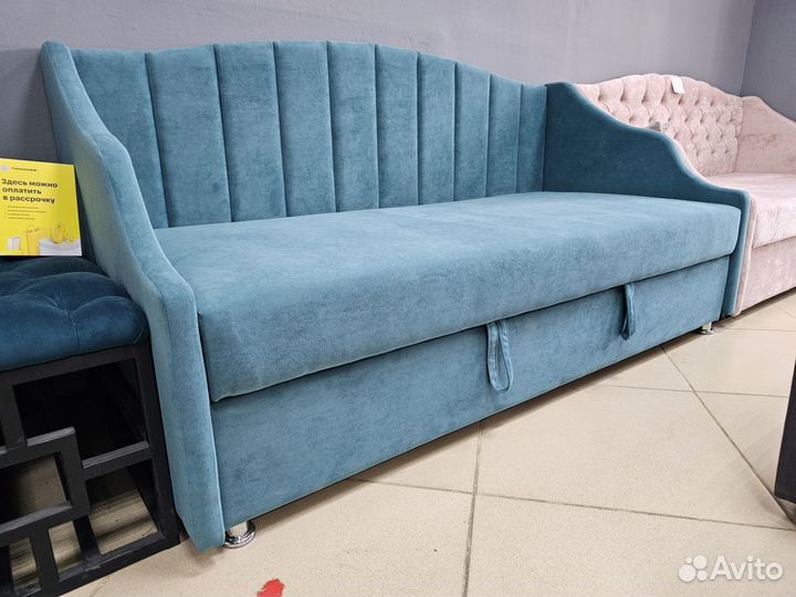 Кровать диван тахта софа на фото