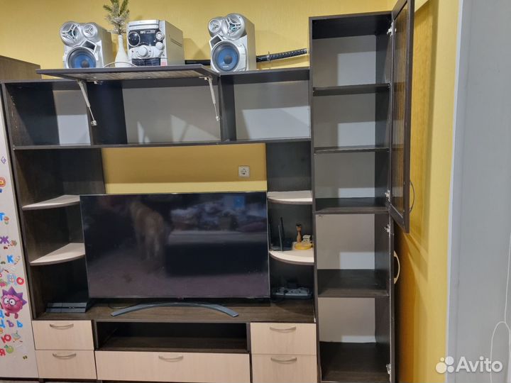 Стенка в гостиную бу с полкой под тв