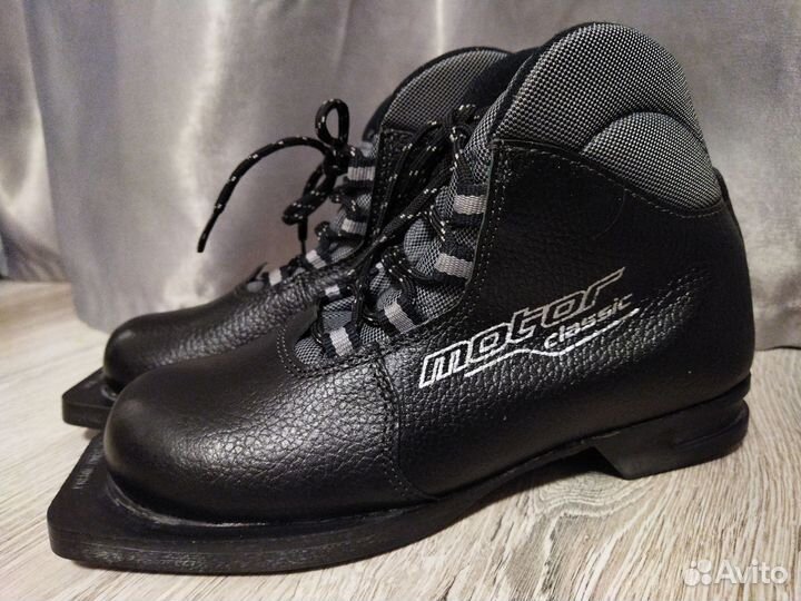 Лыжные ботинки