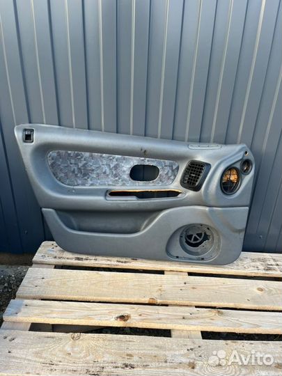 Обшивка двери передняя левая Renault Laguna 1 1.6