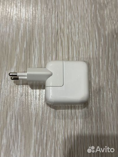 Адаптер питания Apple USB 12 Вт (MD836ZM/A)