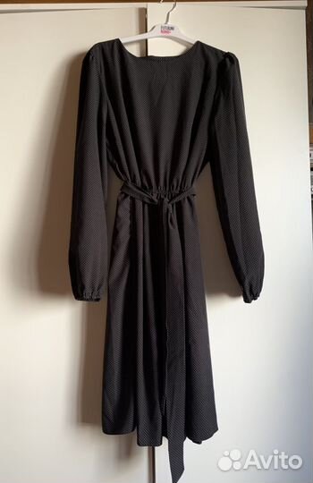 Платье в горошек с поясом новое