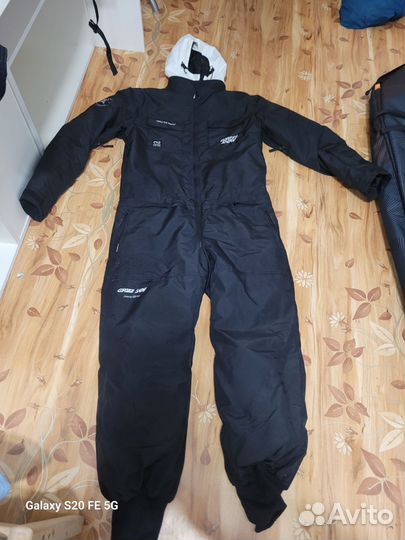 Сноубордический комбинезон мужской