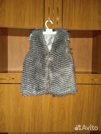 Меховая жилетка для девочки 3-4 года