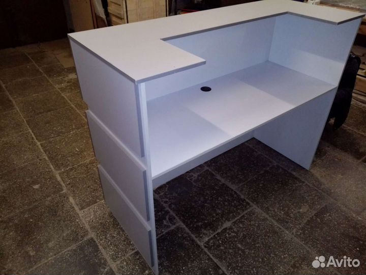 Стойка ресепшн П-образная, новая