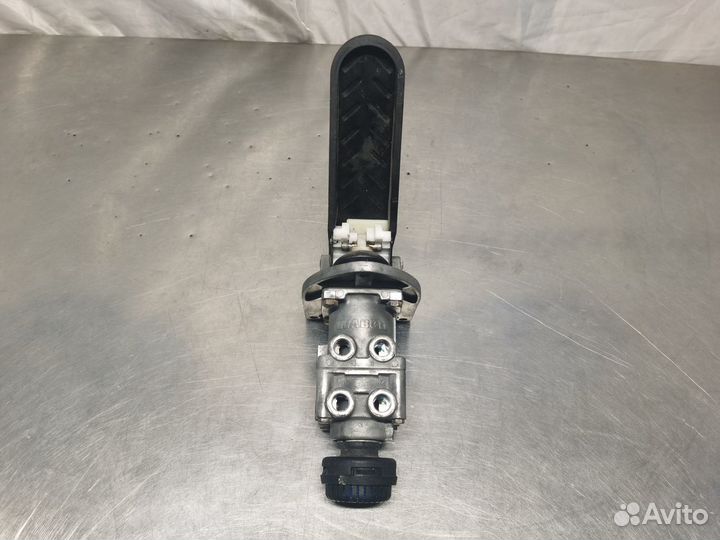 Кран тормозной подпедальный Yutong ZK 6122