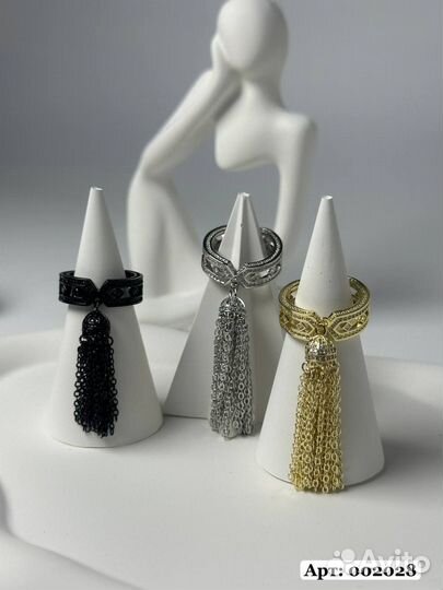 Кольцо с кисточкой