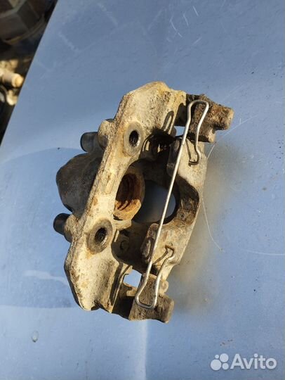 Суппорт передний правый Opel Corsa B