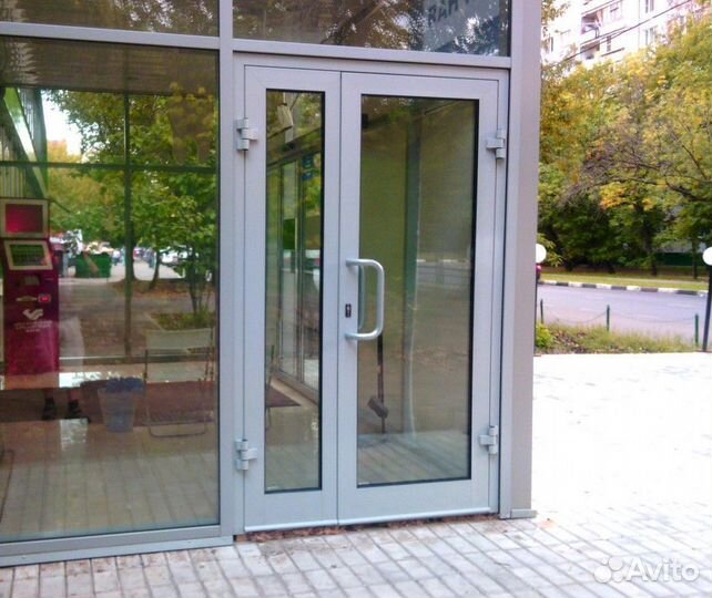 Дверь алюминиевая