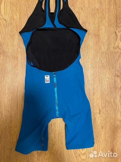Гидрокостюм для плавания