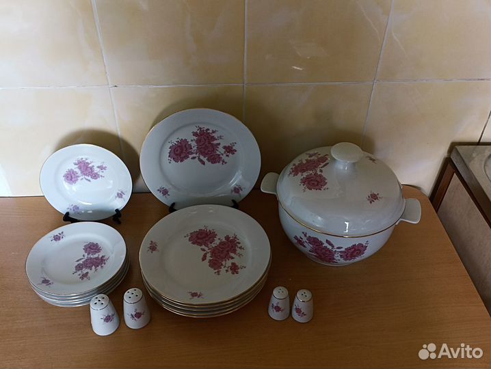 Сервиз столовый. 6 персон.17 предметов.Кахла. гдр