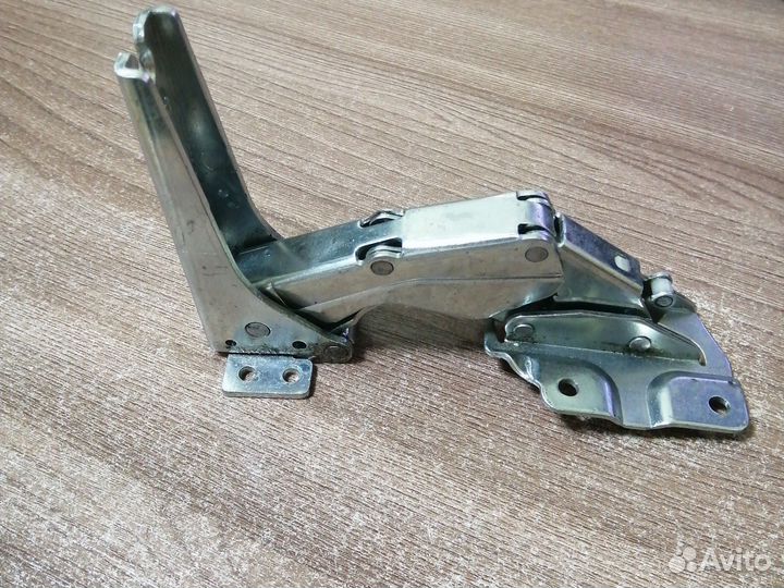 Петля дверцы холодильника Gorenje