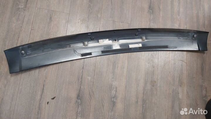 Спойлер крышки багажника Volkswagen Touareg 1 4.2