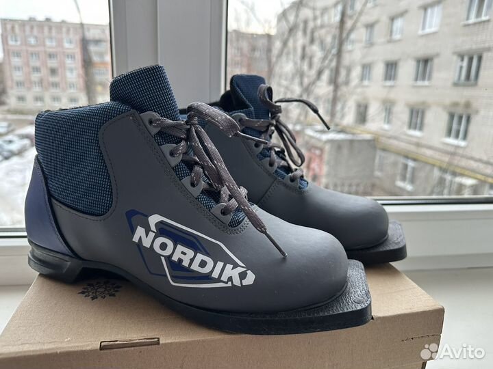 Лыжные ботинки
