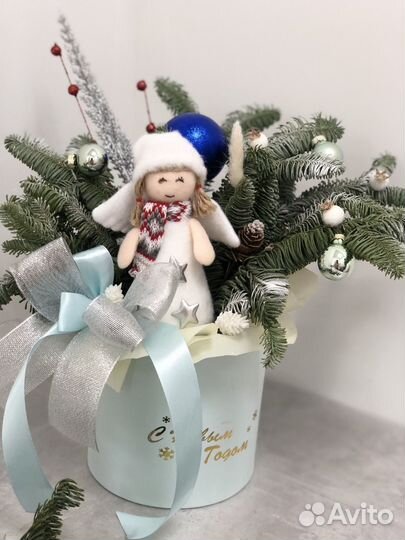 Новогодняя композиция из нобилиса цветы