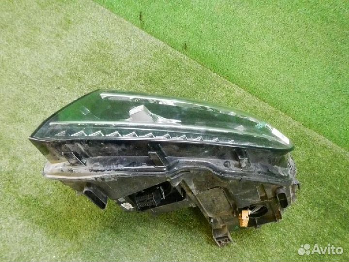 Фара левая Volkswagen Tiguan