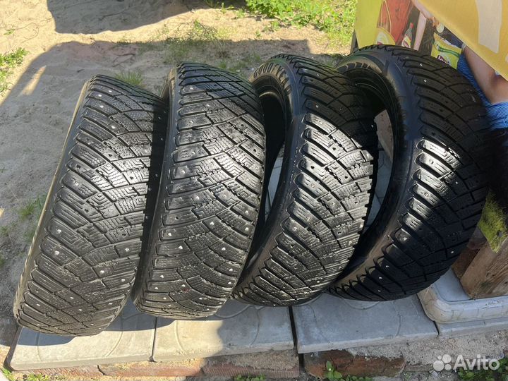 Goodyear Ultragrip Ice Arctic 185/60 R15 88T