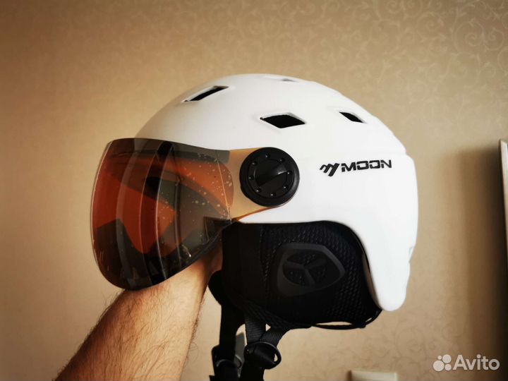 Шлем горнолыжный белый