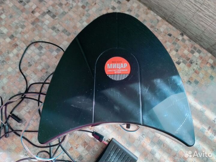 Комнатная телевизионная антенна