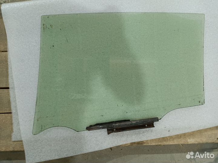 Стекло боковое заднее правое rav4 40