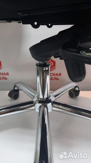 Офисное компьютерное кресло