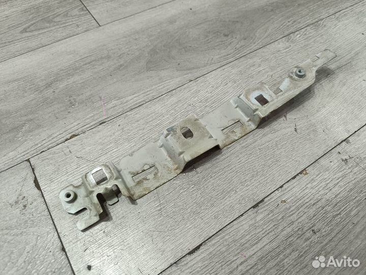 Кронштейн крыла переднего правого для Peugeot 408