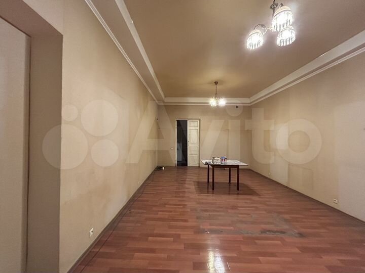 Комната 34 м² в 5-к., 2/5 эт.