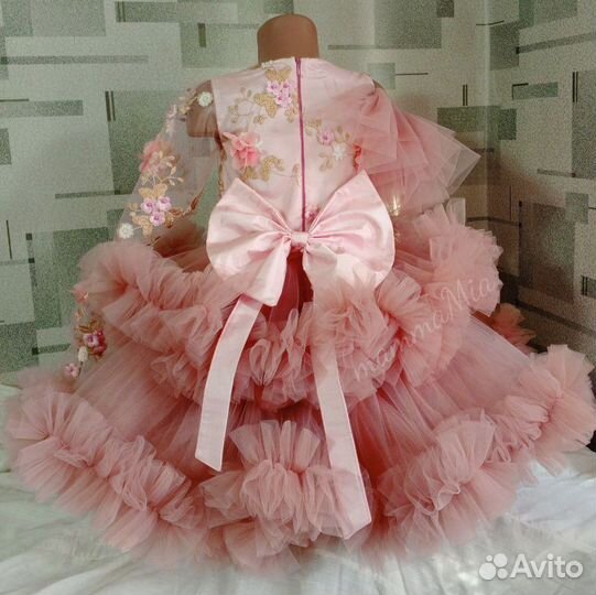 Пудровое платье очень пышное на выпускной