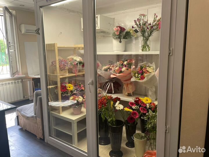 Магазин цветов и подарков