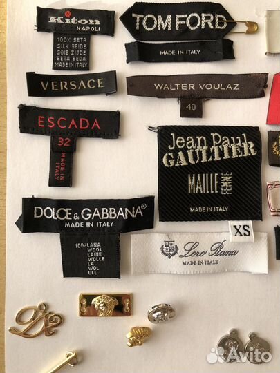 Сет из брендовых бирок, пуговиц, аксессуаров