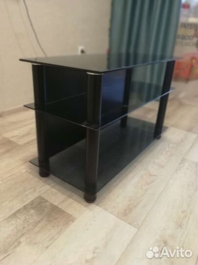 Стеклянная тумба под тв