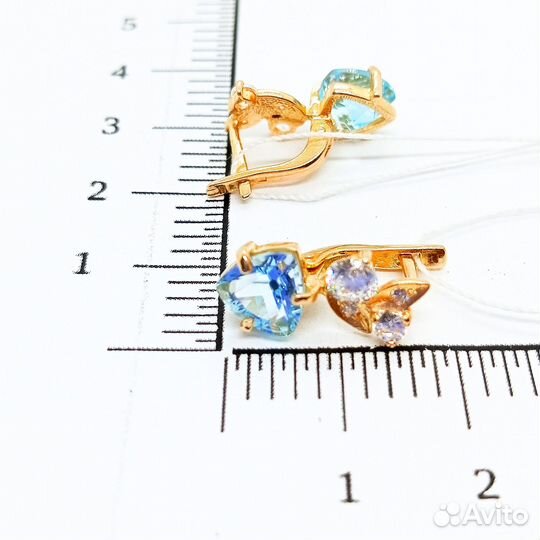 Золотые серьги с камнем