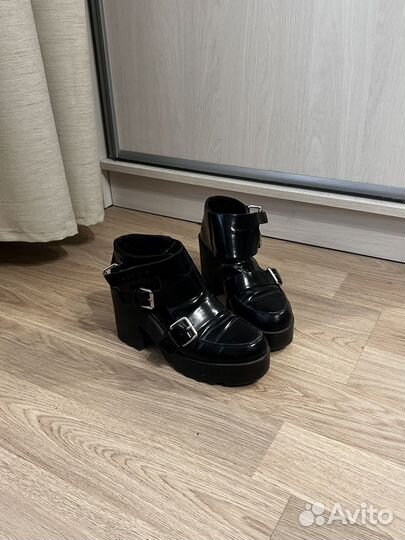 Готические ботильоны с пряжками H&M