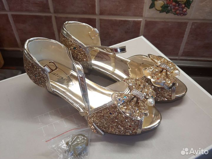 Туфли для девочки золотые,праздничные