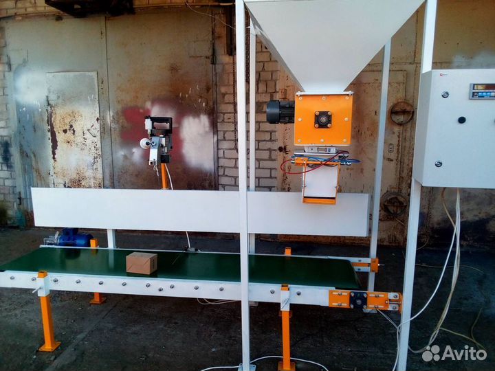 Упаковщик дозатор весовой фасовщик в мешки пакеты