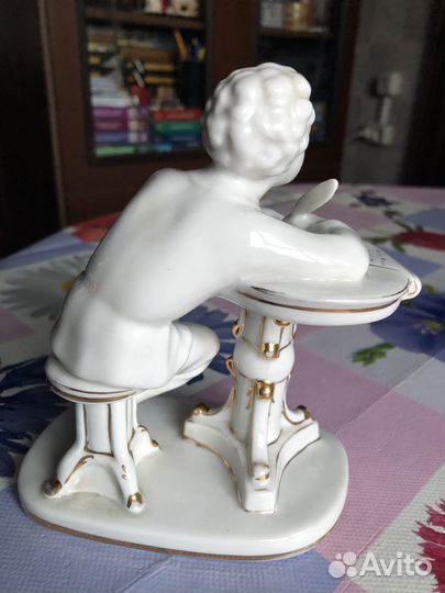 Пушкин фарфоровая статуэтка
