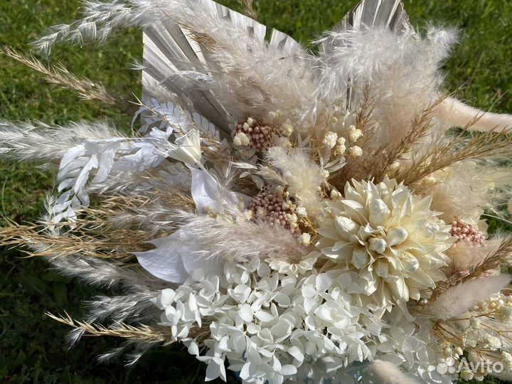 Интерьерная композиция из сухоцветов