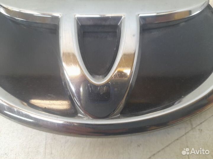 Эмблема решетки радиатора Toyota Camry XV70