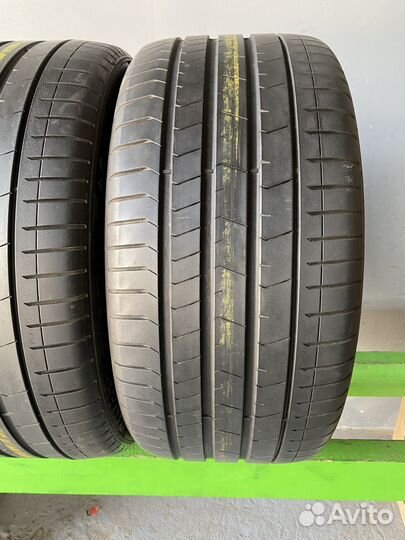 Pirelli P Zero PZ4 275/35 R20