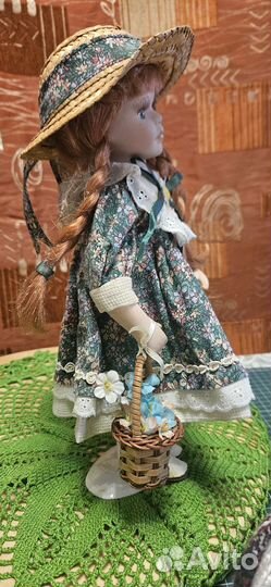 Кукла фарфоровая коллекционная