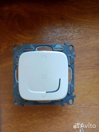 Выключатель для жалюзи/рольставнями Legrand Valena