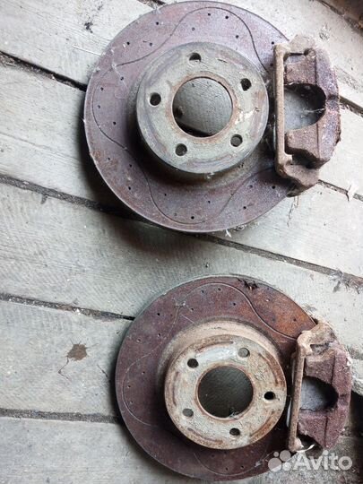 Перфорированные диски на Волгу с супортами